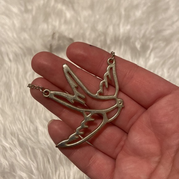 Silver Sparrow Necklace 🩶 - Picture 3 of 3